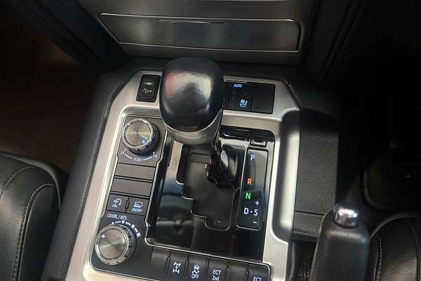 2017 Toyota Landcruiser Sahara VDJ200R