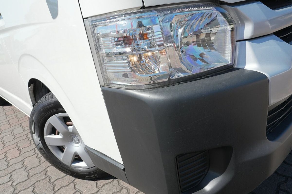 2018 Toyota Hiace Commuter KDH223R ELWB High Roof