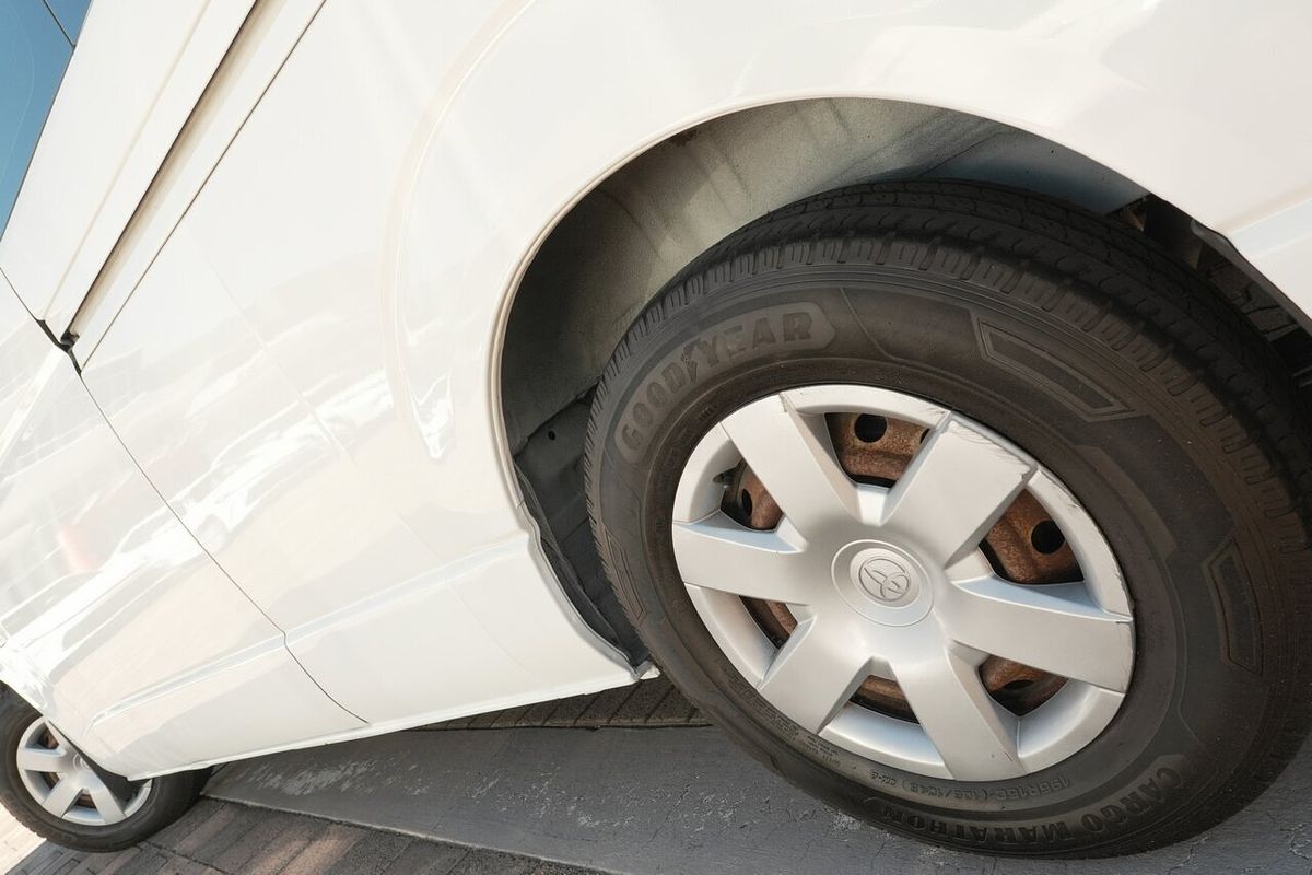 2018 Toyota Hiace Commuter KDH223R ELWB High Roof