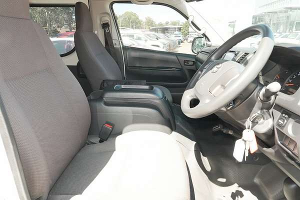 2018 Toyota Hiace Commuter KDH223R ELWB High Roof