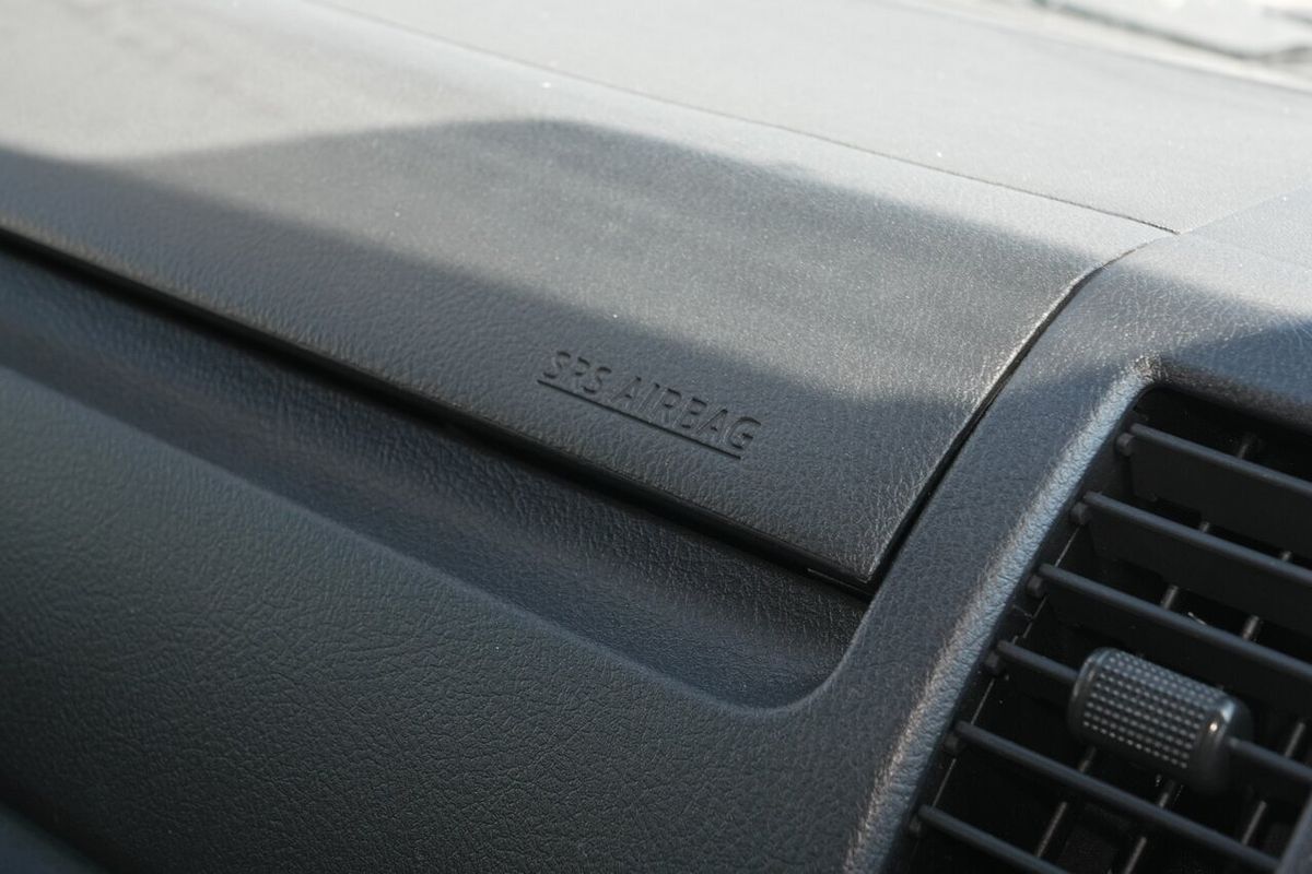 2018 Toyota Hiace Commuter KDH223R ELWB High Roof