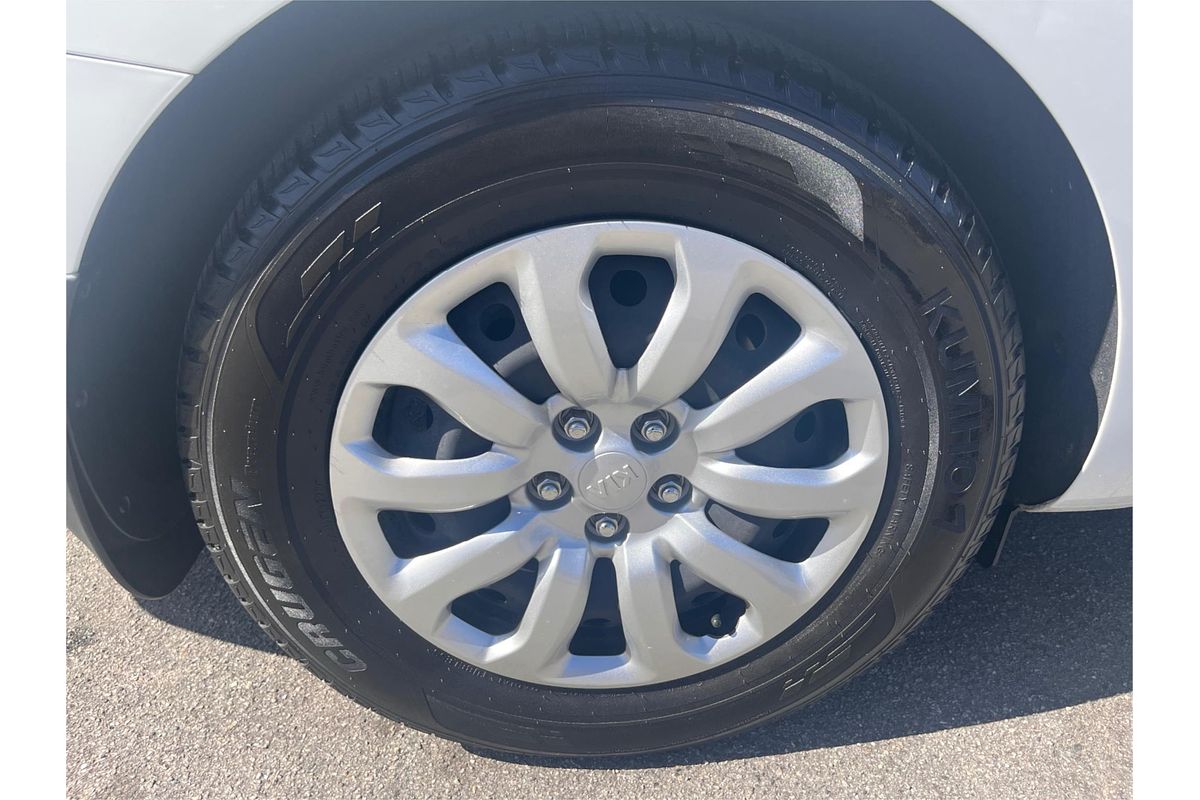 2017 Kia Carnival S YP