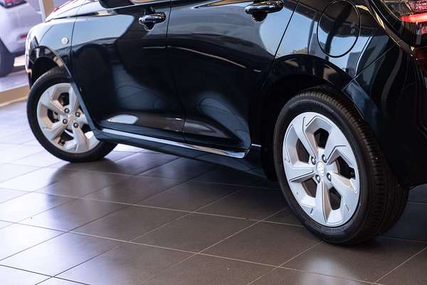 2024 Suzuki Swift Hybrid Plus UZ