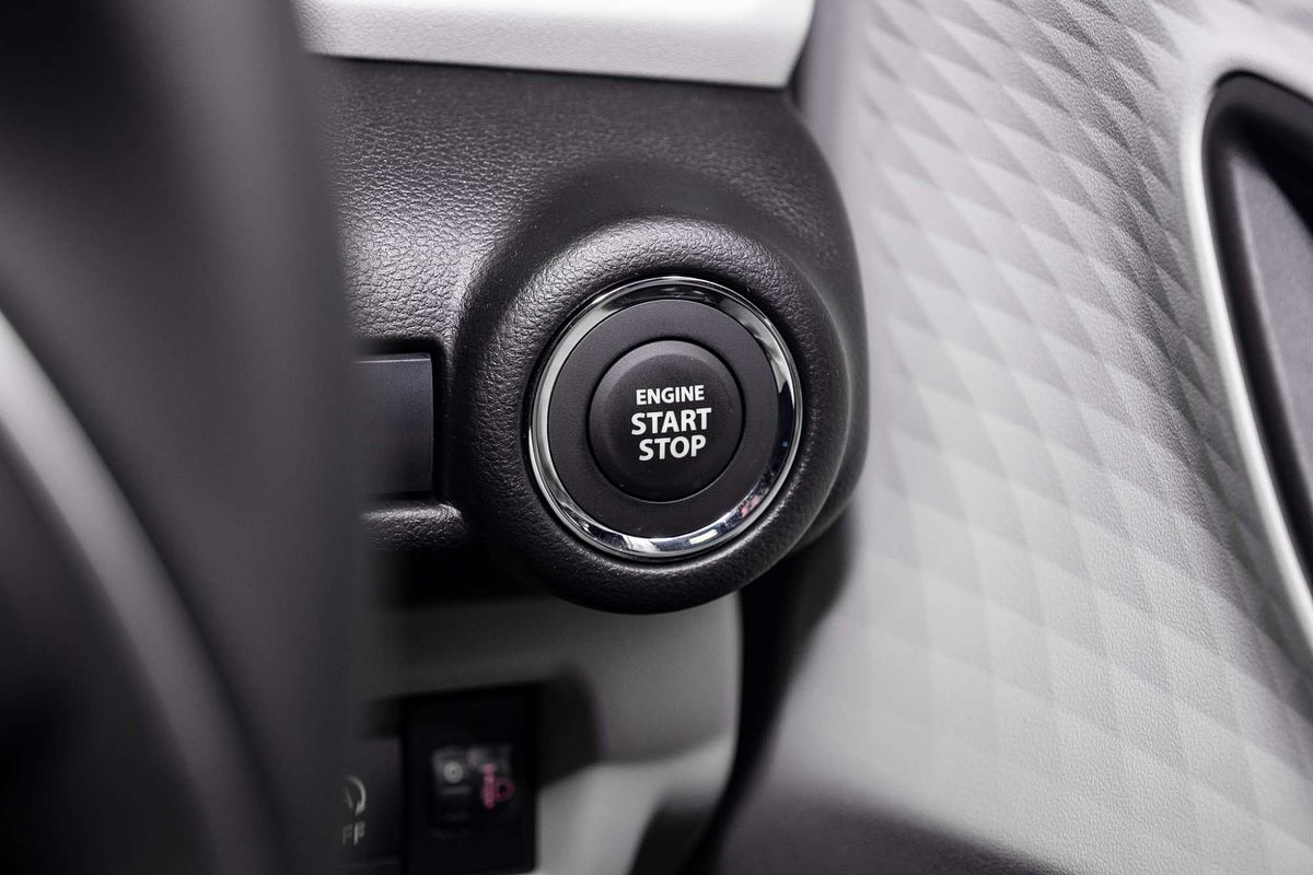 2024 Suzuki Swift Hybrid Plus UZ