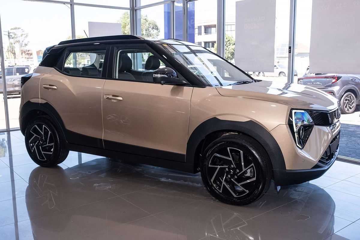 2025 Mahindra XUV3XO
