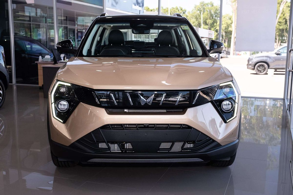 2025 Mahindra XUV3XO