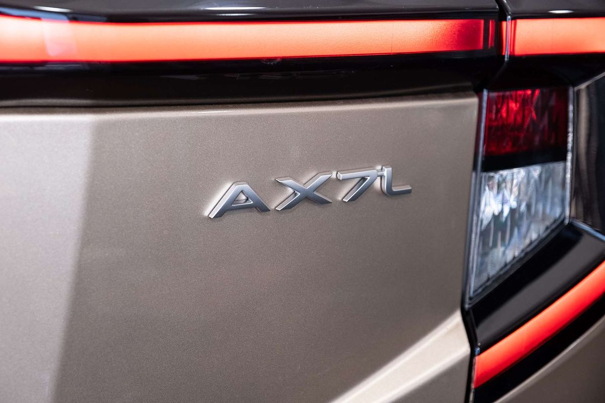 2025 Mahindra XUV3XO