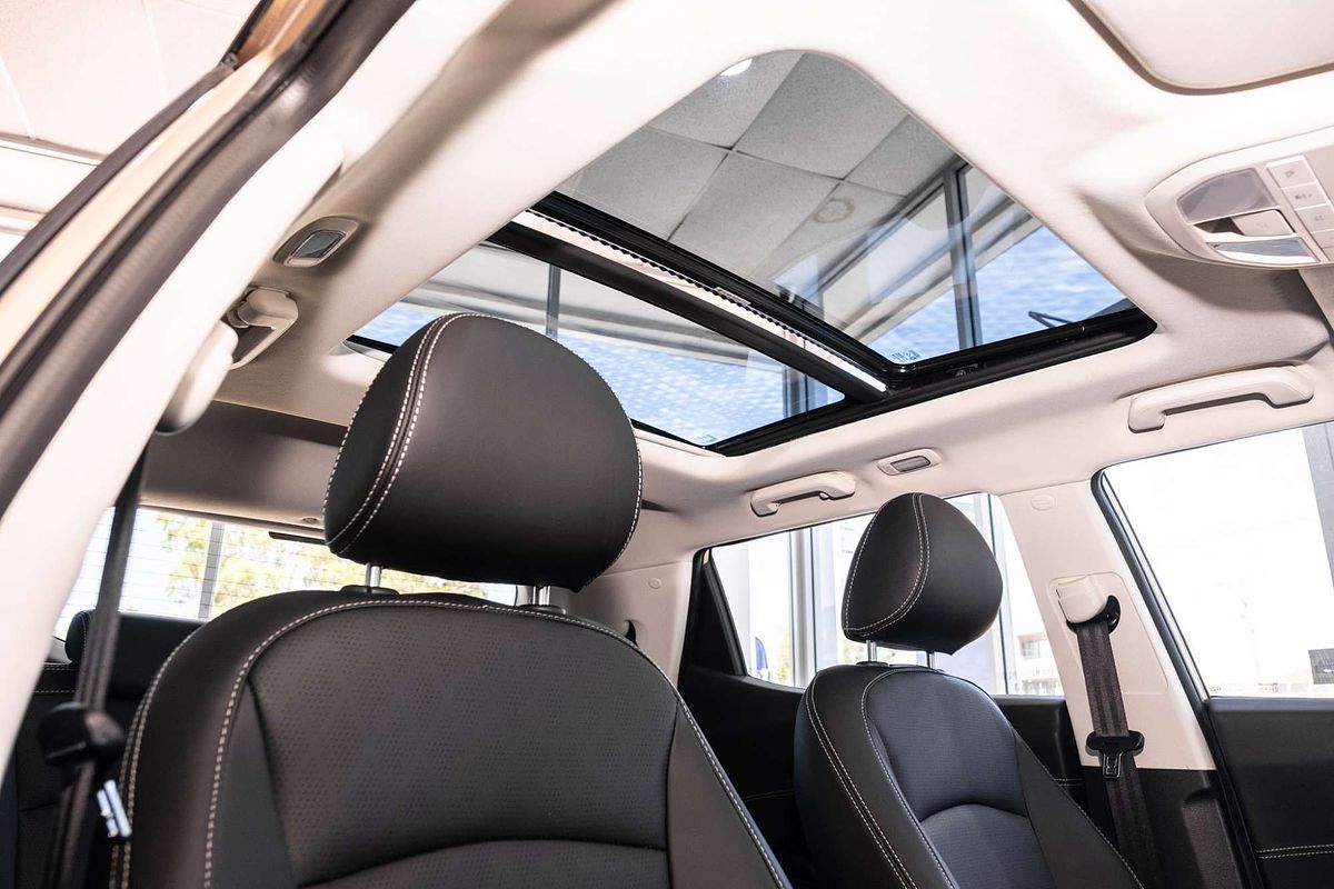 2025 Mahindra XUV3XO