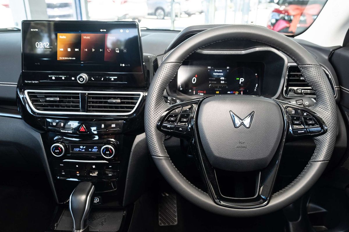 2025 Mahindra XUV3XO