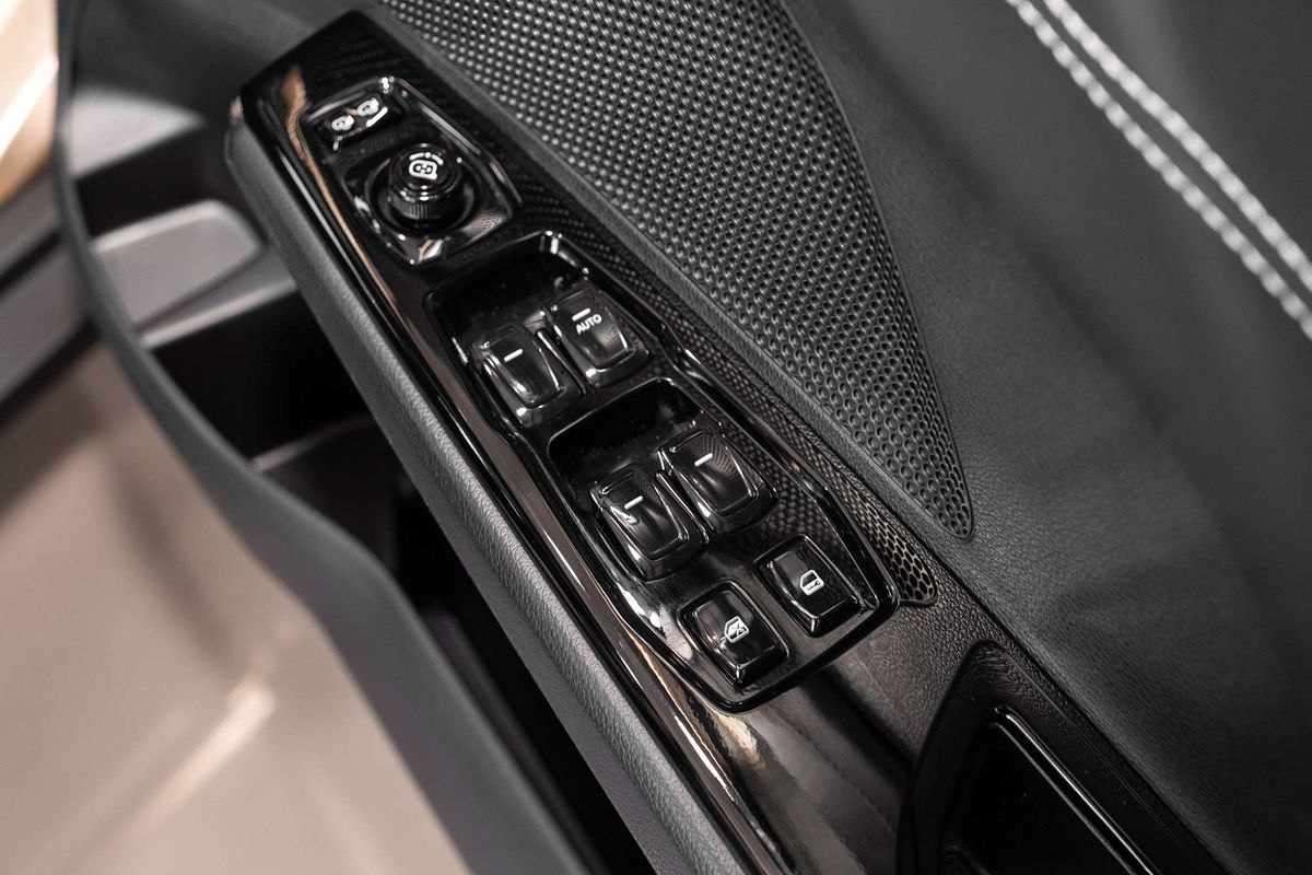 2025 Mahindra XUV3XO