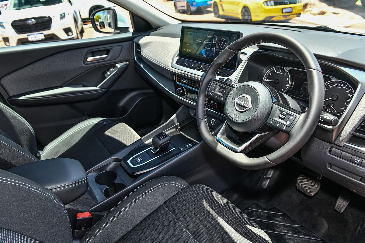 2025 Nissan QASHQAI ST J12