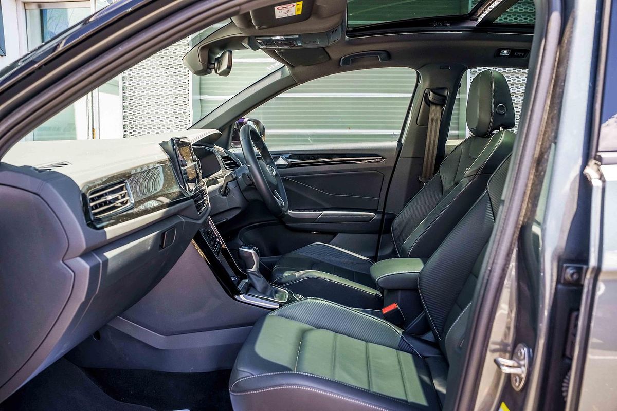 2024 Volkswagen T-Roc 140TSI R-Line D11