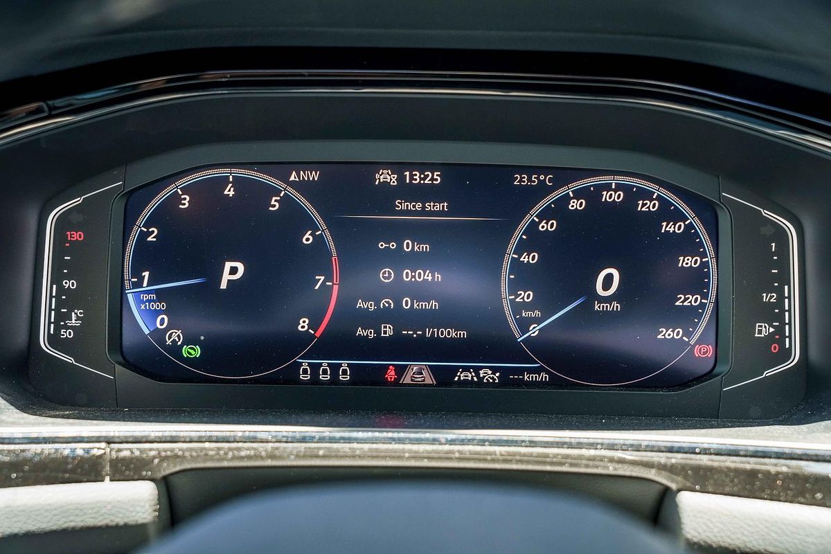 2024 Volkswagen T-Roc 140TSI R-Line D11