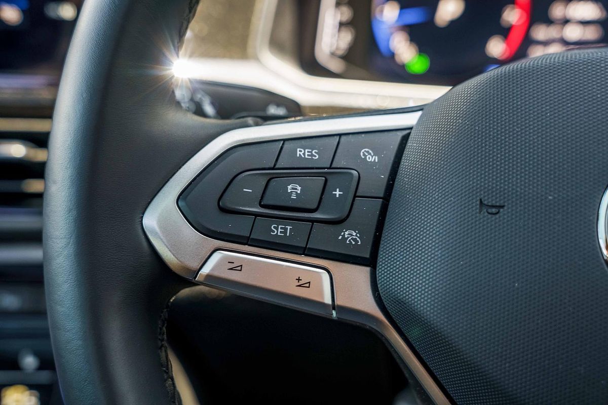 2024 Volkswagen T-Roc 140TSI R-Line D11