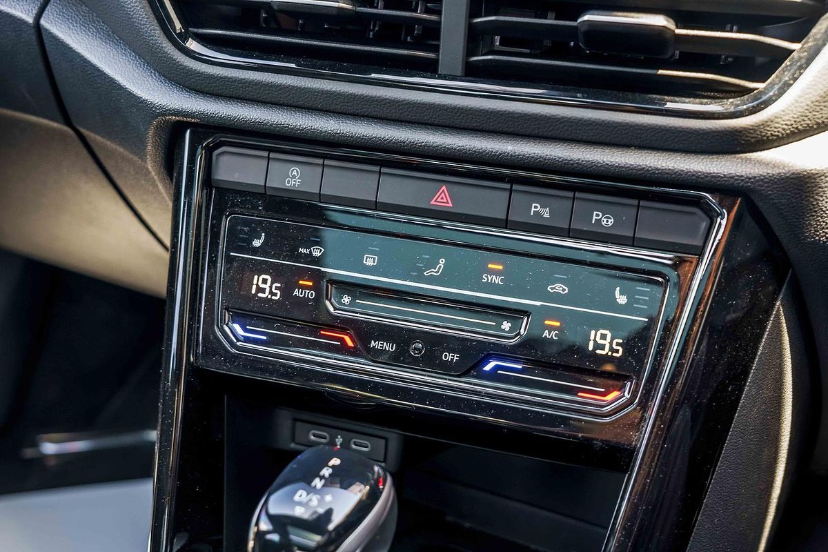 2024 Volkswagen T-Roc 140TSI R-Line D11