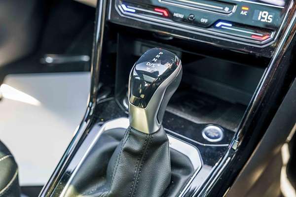 2024 Volkswagen T-Roc 140TSI R-Line D11