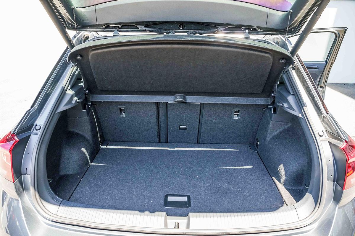 2024 Volkswagen T-Roc 140TSI R-Line D11