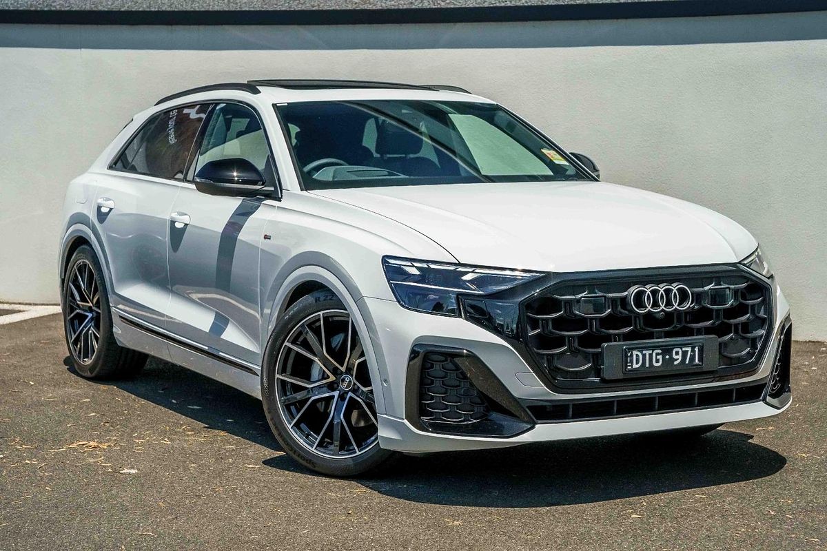 2025 Audi Q8 50 TDI S line F1