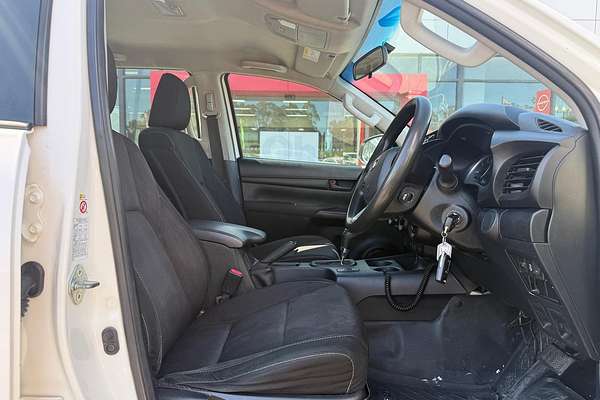 2017 Toyota Hilux SR GUN126R 4X4