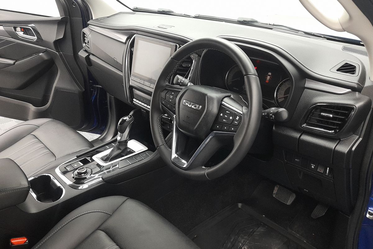 2022 Isuzu MU-X LS-T