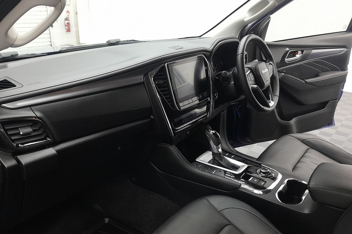 2022 Isuzu MU-X LS-T