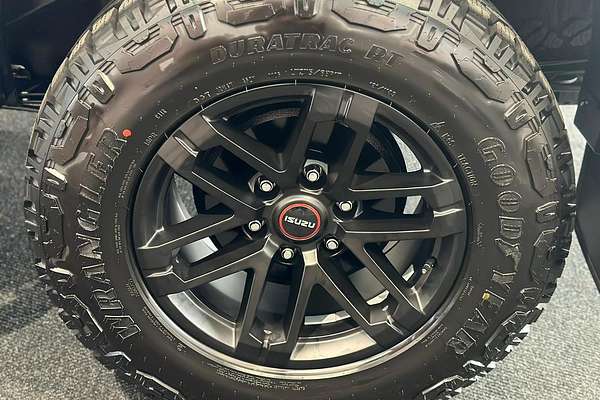 2025 Isuzu D-MAX BLADE 4X4