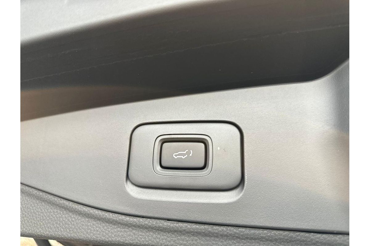 2025 Isuzu MU-X X-TERRAIN