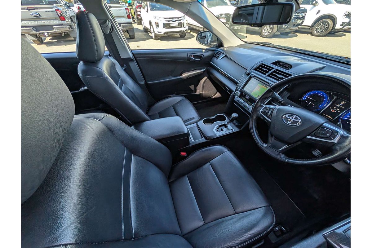 2017 Toyota Camry Atara SL ASV50R