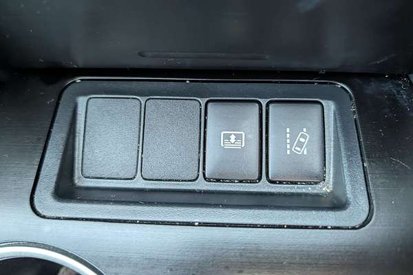 2017 Toyota Camry Atara SL ASV50R