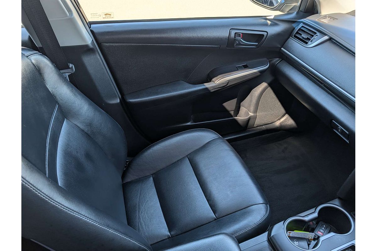 2017 Toyota Camry Atara SL ASV50R