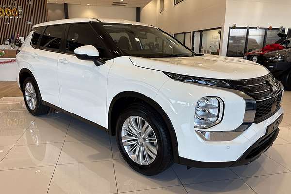 2022 Mitsubishi Outlander ES ZM