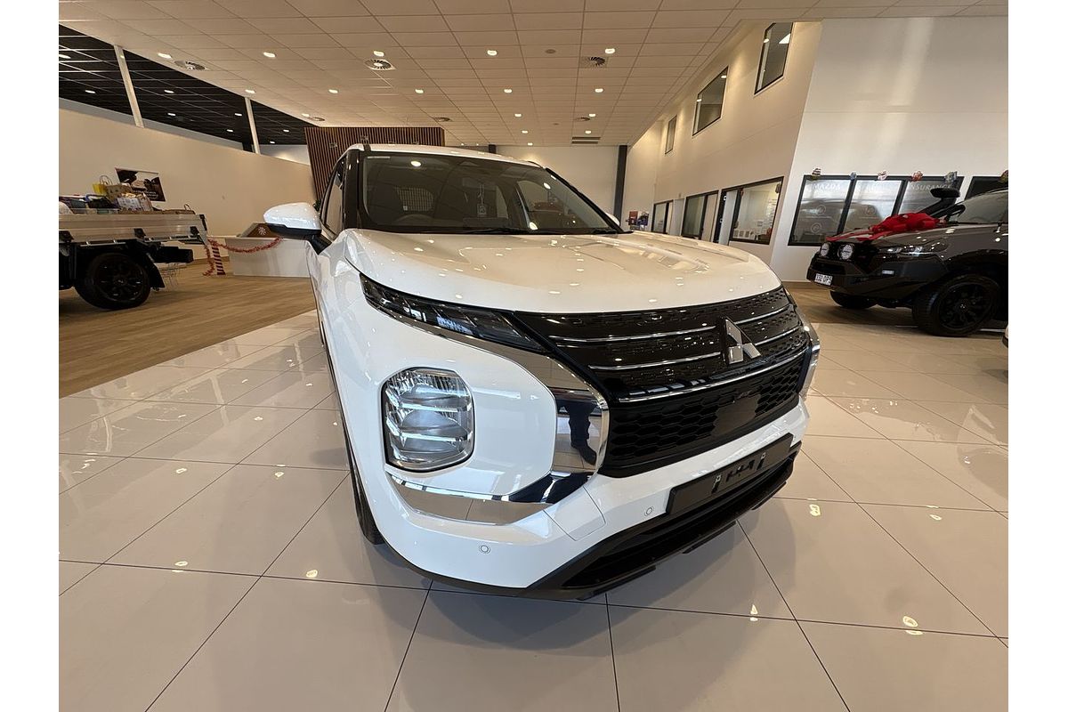 2022 Mitsubishi Outlander ES ZM