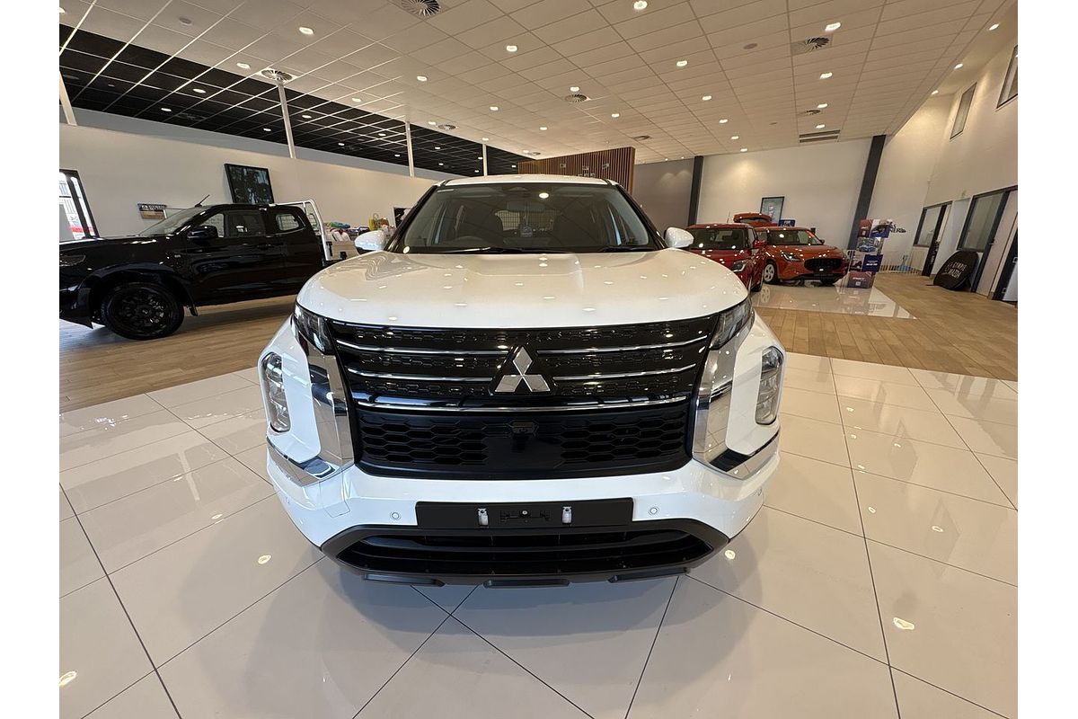 2022 Mitsubishi Outlander ES ZM