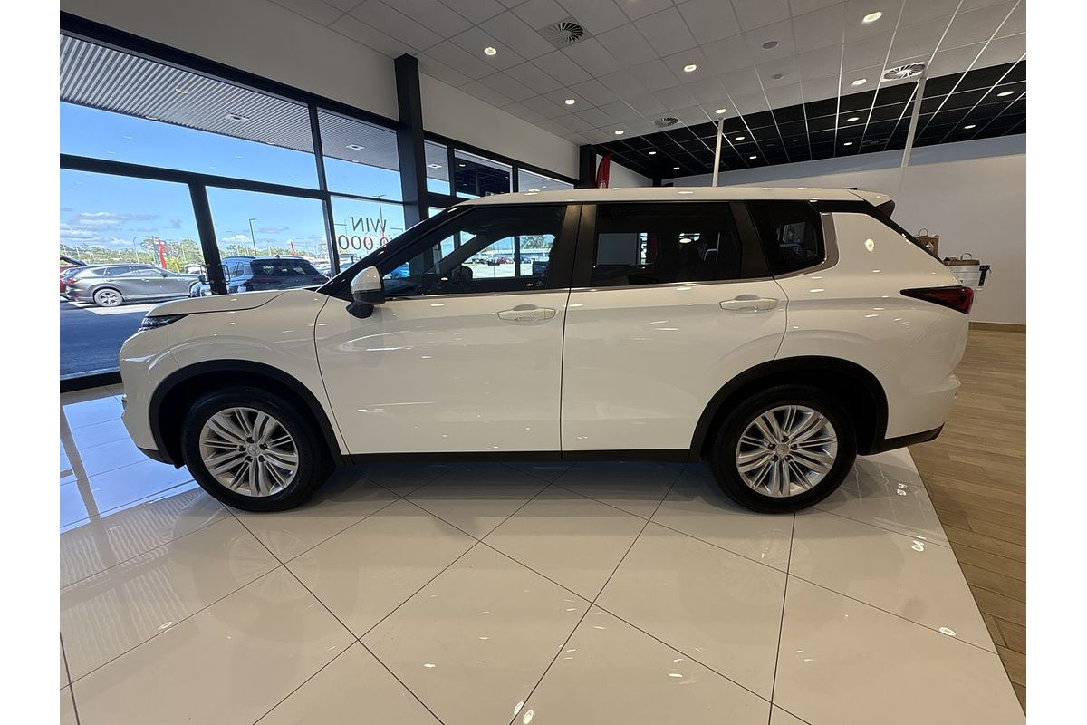 2022 Mitsubishi Outlander ES ZM