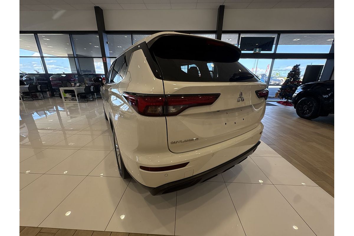 2022 Mitsubishi Outlander ES ZM