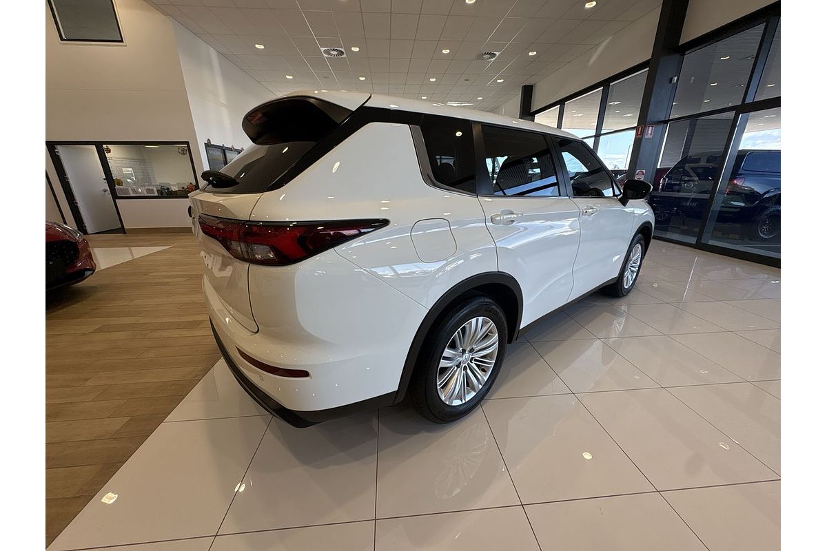 2022 Mitsubishi Outlander ES ZM