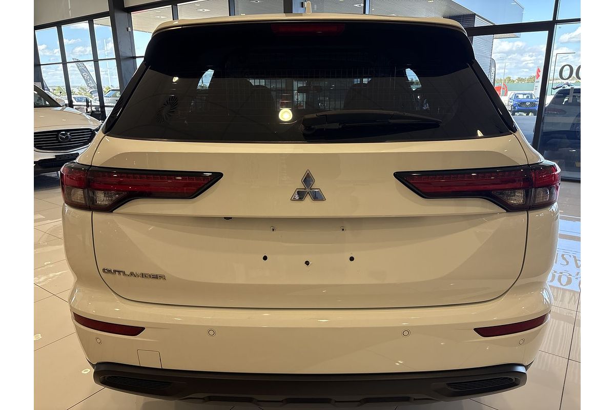 2022 Mitsubishi Outlander ES ZM