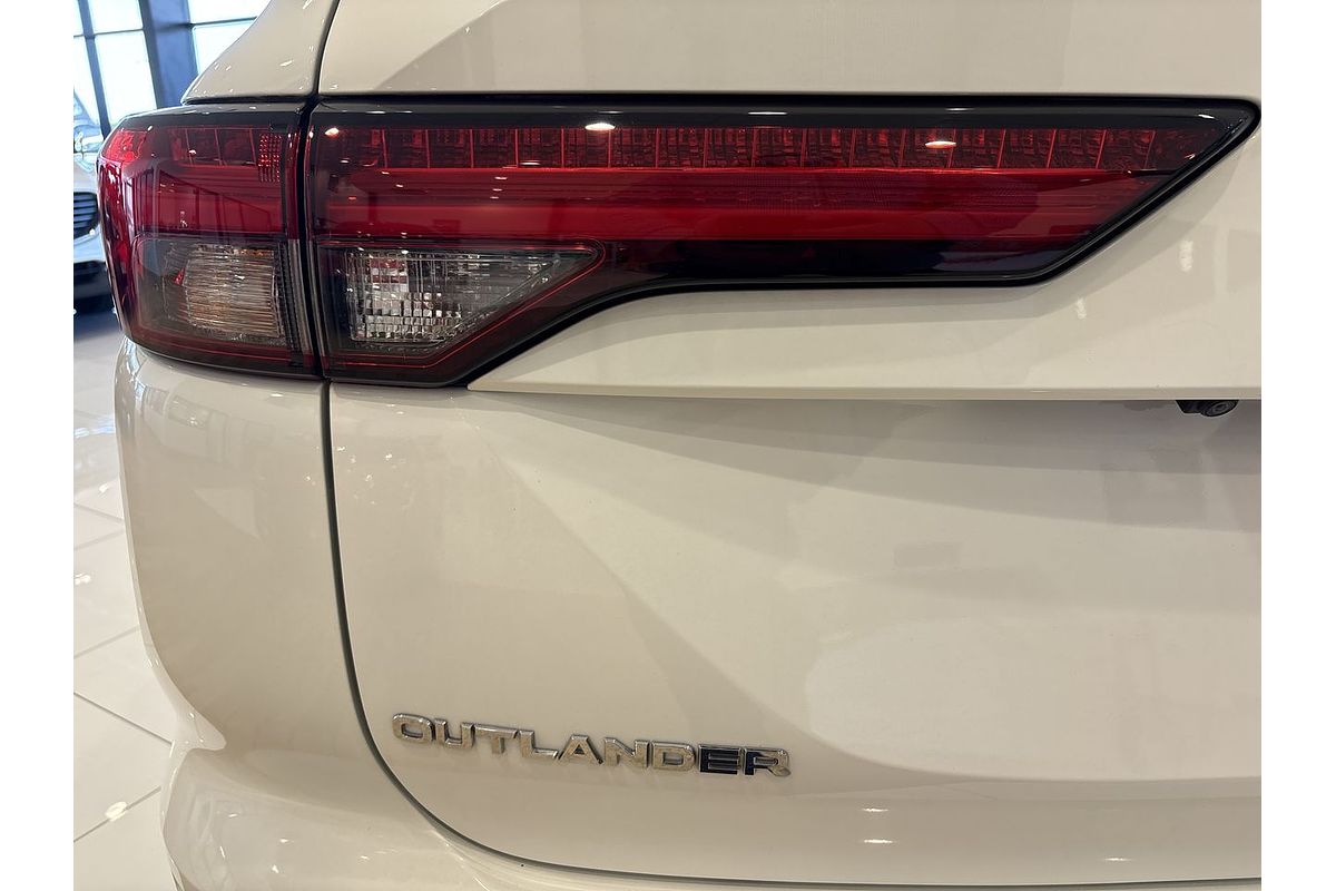 2022 Mitsubishi Outlander ES ZM