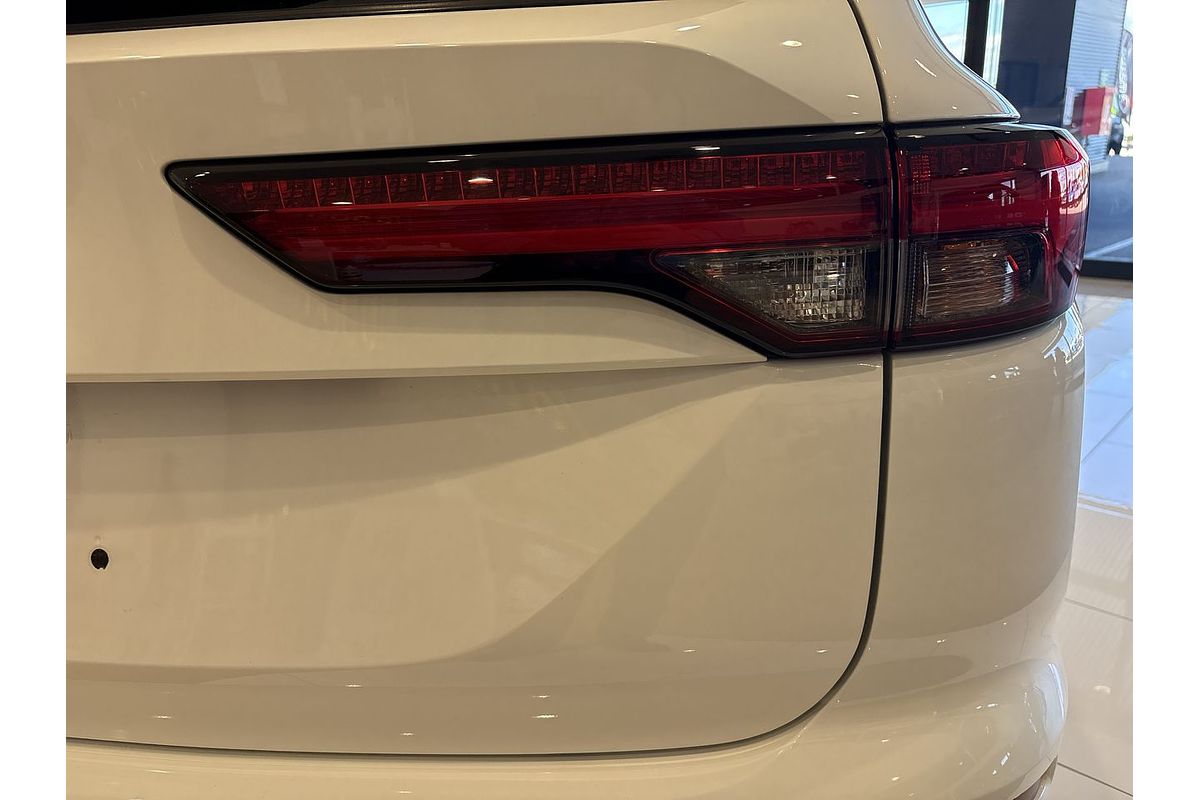 2022 Mitsubishi Outlander ES ZM