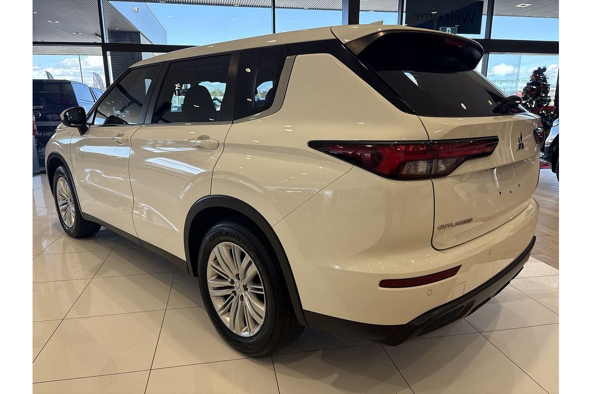 2022 Mitsubishi Outlander ES ZM
