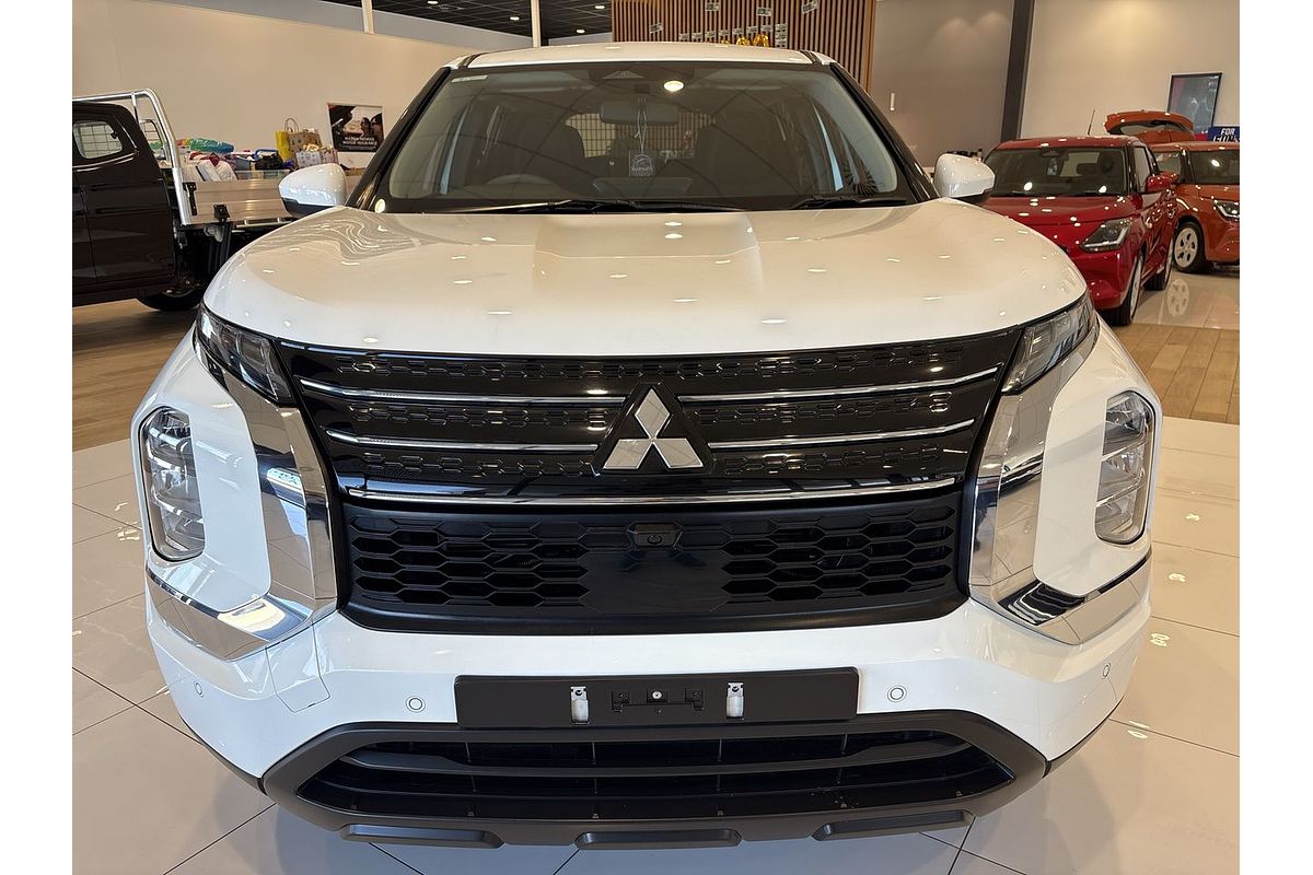 2022 Mitsubishi Outlander ES ZM