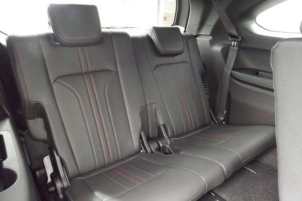 2025 Isuzu MU-X X-TERRAIN