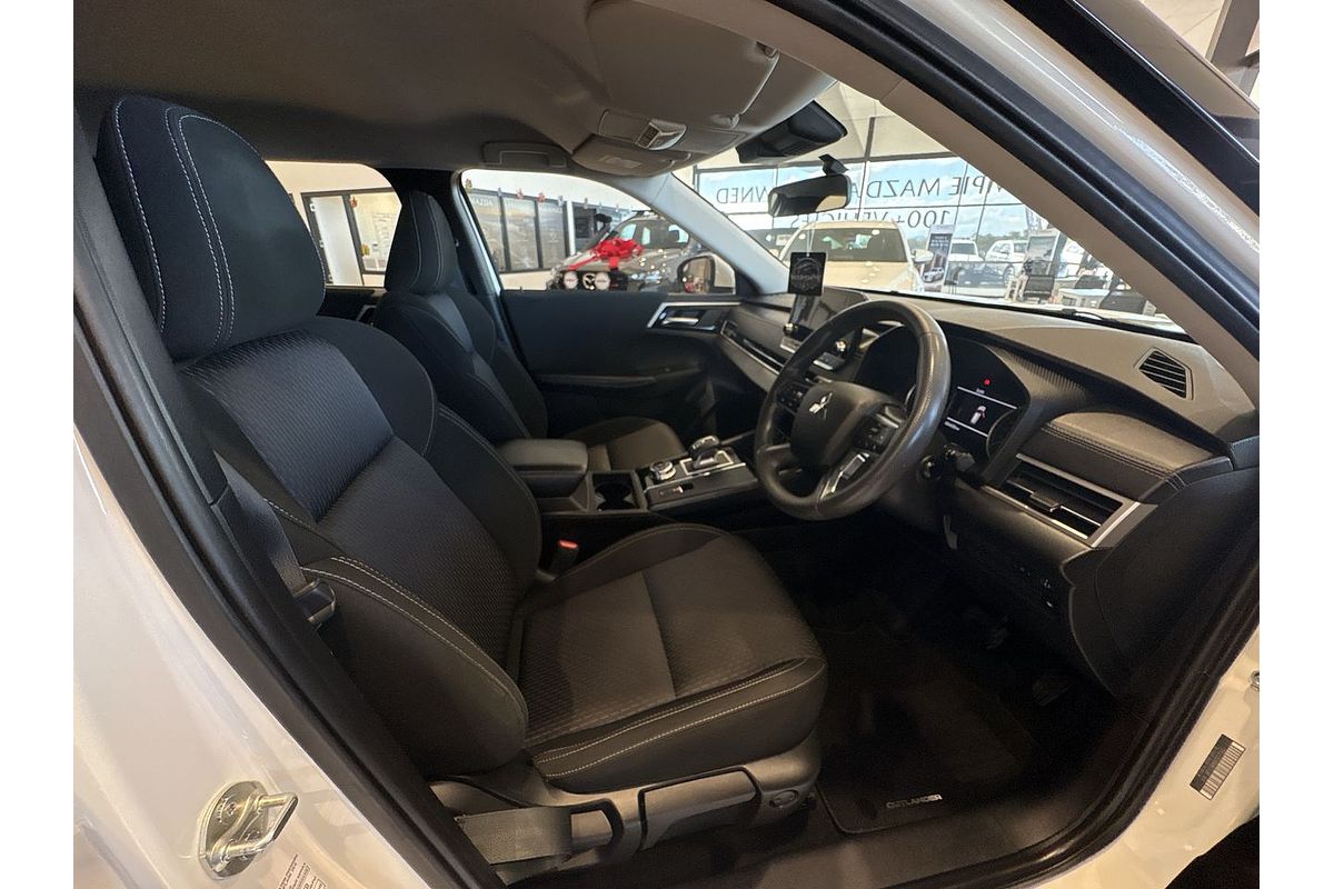 2022 Mitsubishi Outlander ES ZM