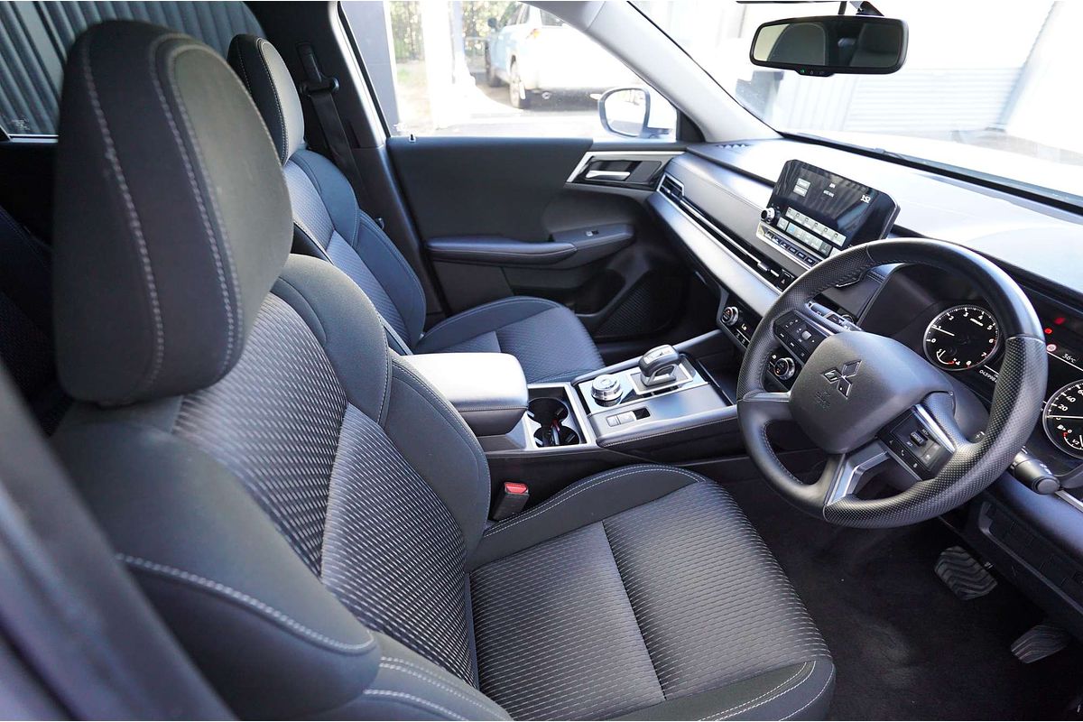 2023 Mitsubishi Outlander OUTLANDER LS 7 SEAT (2WD) ZM2L46