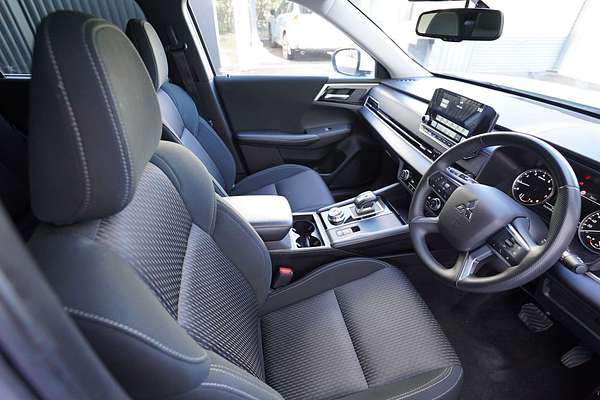 2023 Mitsubishi Outlander OUTLANDER LS 7 SEAT (2WD) ZM2L46