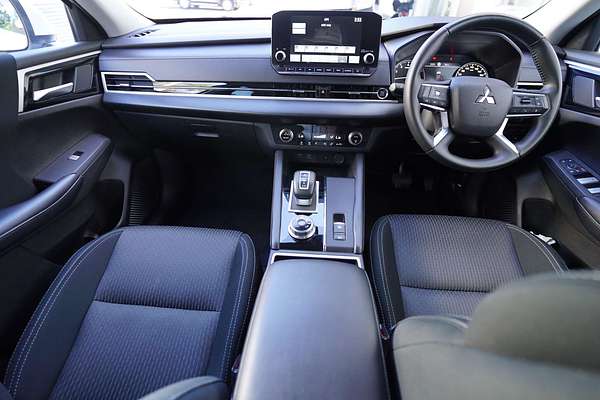 2023 Mitsubishi Outlander OUTLANDER LS 7 SEAT (2WD) ZM2L46