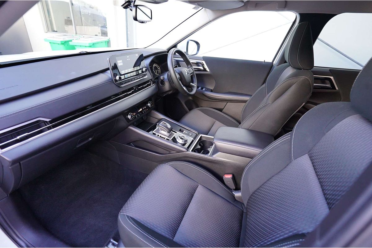 2023 Mitsubishi Outlander OUTLANDER LS 7 SEAT (2WD) ZM2L46