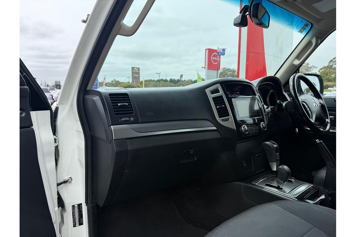 2019 Mitsubishi Pajero GLX NX