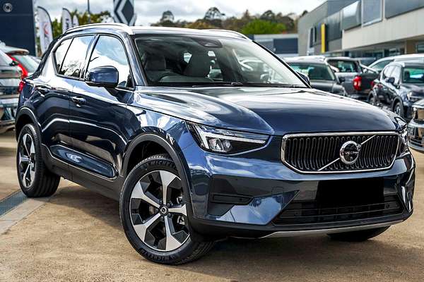 2025 Volvo XC40 Plus B4
