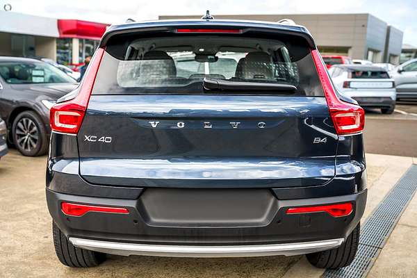 2025 Volvo XC40 Plus B4